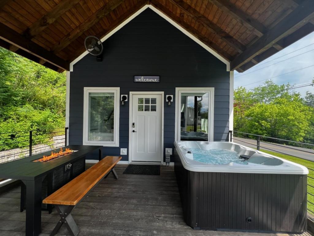 Modern Smoky Mountain Tiny House Apartment Pigeon Forge Exterior photo