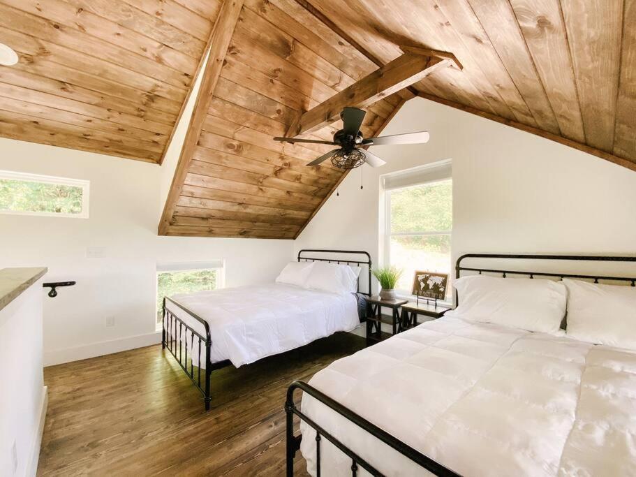 Modern Smoky Mountain Tiny House Apartment Pigeon Forge Exterior photo