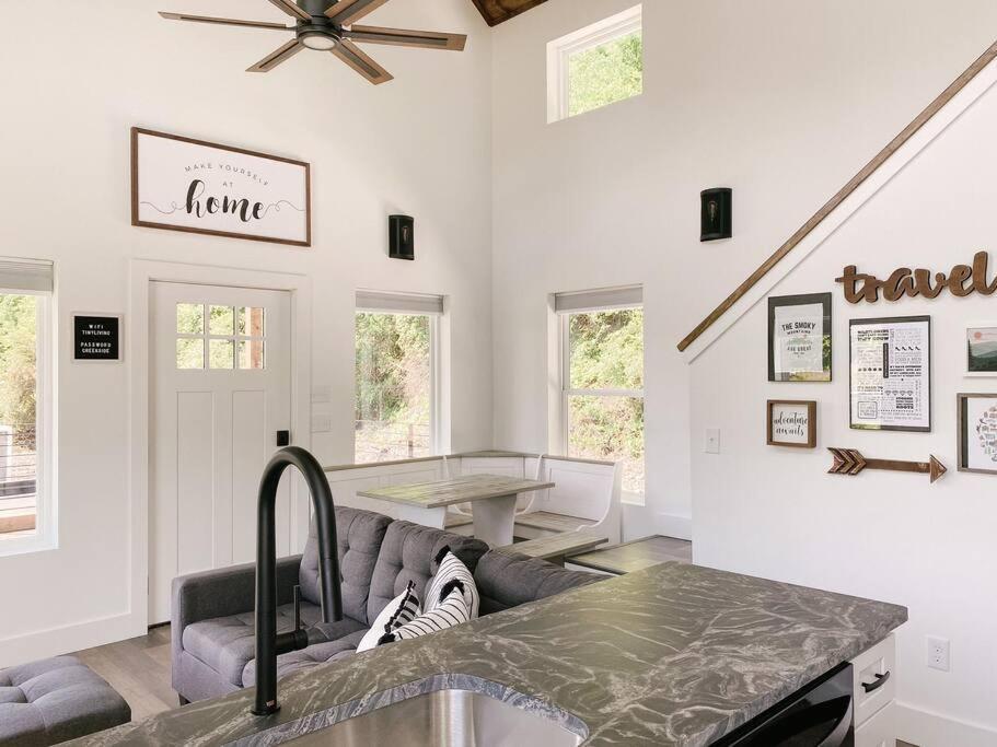 Modern Smoky Mountain Tiny House Apartment Pigeon Forge Exterior photo