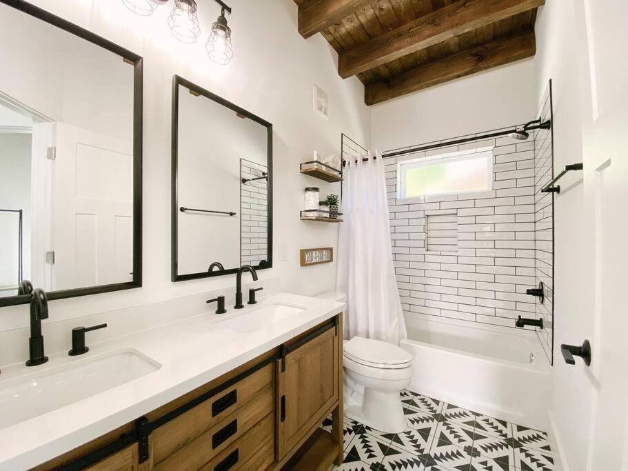 Modern Smoky Mountain Tiny House Apartment Pigeon Forge Exterior photo